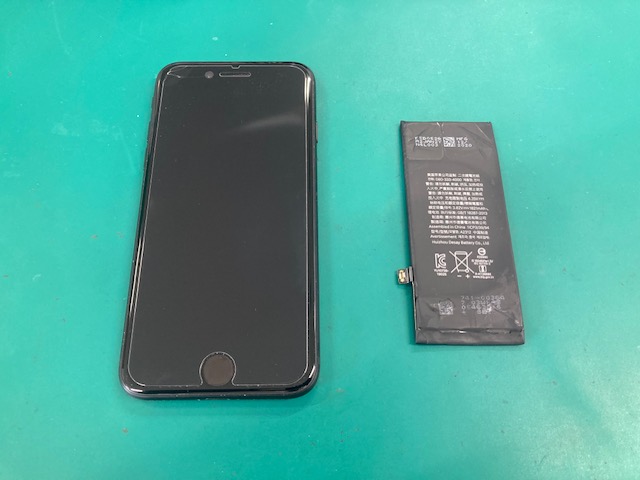 iPhone SE 第2世代 のバッテリー交換を行いました
